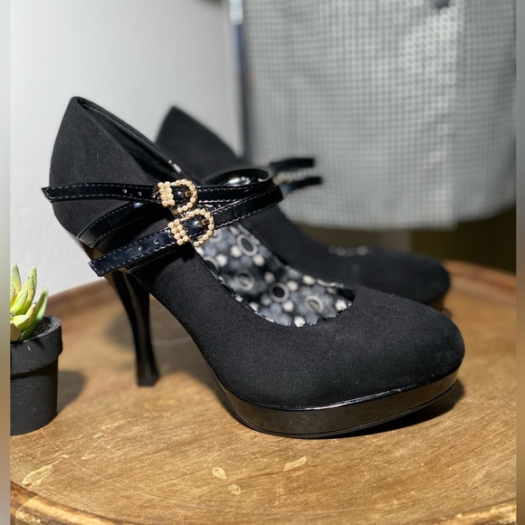 Riverdale Veronica Pearl Buckle Mary Jane Heels Hot Topic Exclusive - Picture 1 of 9